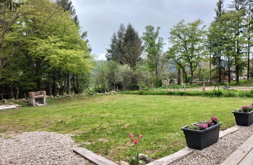 Le Lac-d'Issarles Ski Chalet | Lakeside cottage in the heart of nature