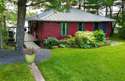 Warren Cottage | Lakeside Cottage in MidCoast Maine