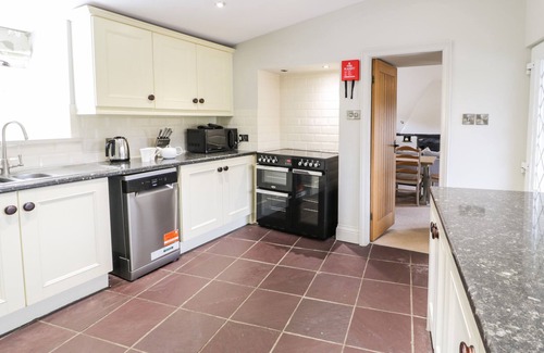 Cwm-y-glo Cottage | LAKESIDE COTTAGE, pet friendly, character holiday cottage in Llanrug