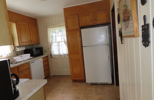 Isle La Motte Cottage | Lakeside cottage with west shore island sunsets and views of the Adirondacks.