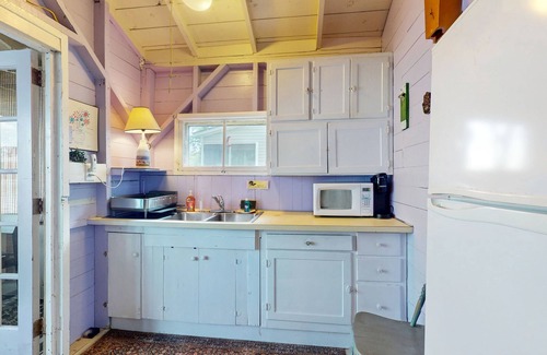 South Hero Cottage | Lakeside cottage, waterfront, boat ramp, dock, kayaks, SUP, bbq, firepit, wifi