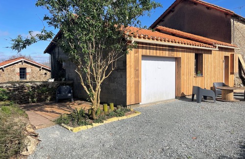 Monsireigne House | Lakeside country house. 25 min from puy du fou. Nature and calm