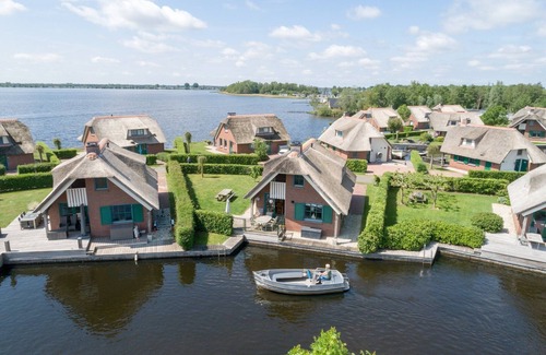 Wanneperveen Villa | Lakeside Escape near Giethoorn