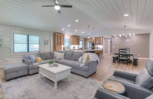Lynchburg House | Lakeside Family Escape-Modern log home in secluded cove w/pvt. dock, Sleeps 12