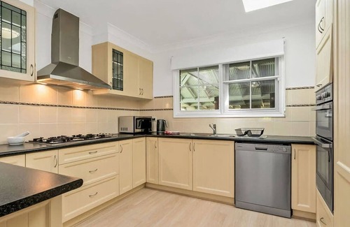 Oak Flats House | Lakeside Family Oasis Oak Flats