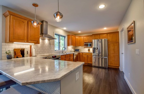 Monona House | Lakeside Haven: 3 Bed on Lake Monona Channel w/Easy Access to Downtown Madison