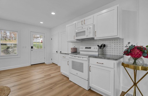 Nashport House | Lakeside Haven