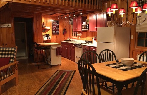 Leeds Cottage | Lakeside Housekeeping Cottage in Leeds, Maine on Androscoggin Lake