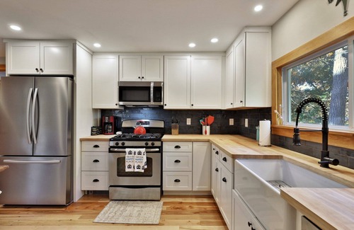 Forest Dale House | Lakeside Lodge at Fern Lake: 3BR/1BA Waterfront w/Dock