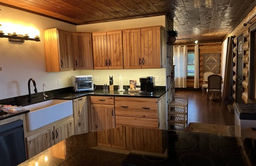 Shady Cove Cabin | Lakeside Log Cabin Escape