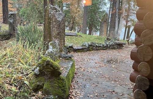 Shady Cove Cabin | Lakeside Log Cabin Escape