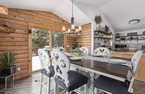 Baxter House | Lakeside Log Cabin w/Firepit, Dock, King Bed, Game Room, Scenic Relaxation