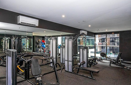 Belconnen Hotel | Lakeside Luxe, Free parking, AIS, Spa, Gym, Sauna and Pool