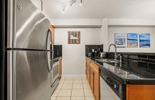 East Kootenay Condo | Lakeside Memories | Pool | Hot Tub | Central