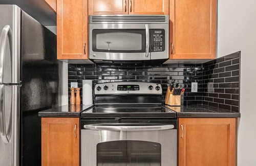 East Kootenay Condo | Lakeside Memories | Pool | Hot Tub | Central