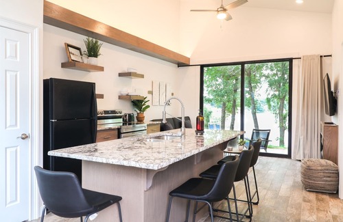 Grove Cabin | Lakeside Modern Luxury w/Lake Views