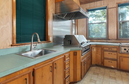 Athens House | Lakeside Moonshine Manor Retreat