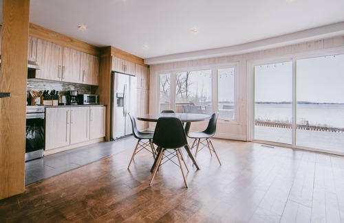 Scugog Cottage | Lakeside Paradise- your private lakefront oasis