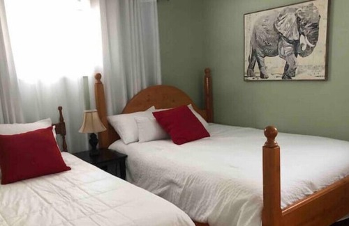 Centre Hastings House | Lakeside property with awesome view