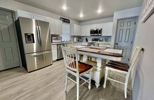 Lubbock House | Lakeside Retreat - 3BR 2BA - Close to Hospitals