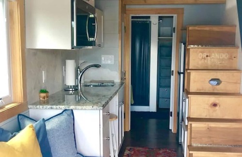 Northwest Orlando House | Lakeside Retreat · Lakeside Retreat Tiny House