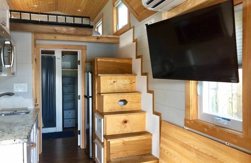 Northwest Orlando House | Lakeside Retreat · Lakeside Retreat Tiny House