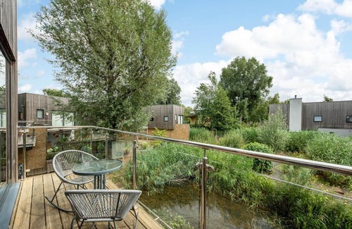 Cirencester House | Lakeside roof terrace with Spa access Le Mirage