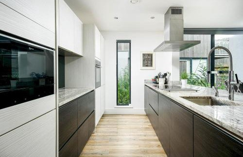 Cirencester House | Lakeside roof terrace with Spa access Le Mirage