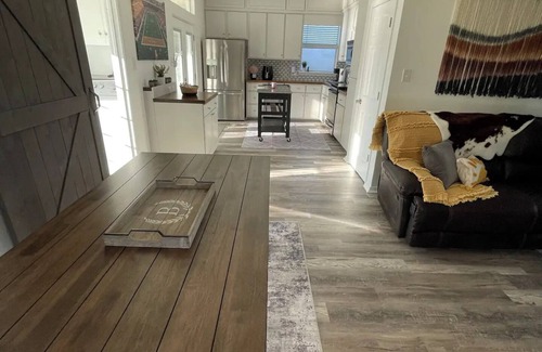 Hattiesburg House | Lakeside Runway Retreat, waterfront kayaks, luxury in the country