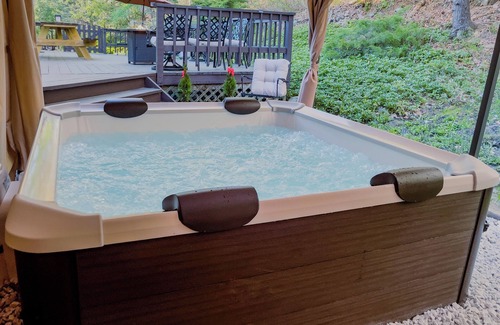 Bridgewater House | Lakeside/Sleeps20/HotTub/GameRoom/2Acres/Firepit