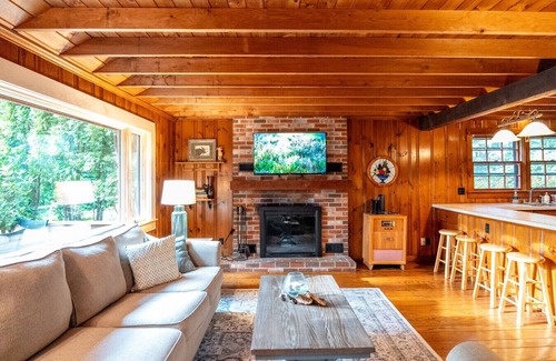 Naples Cabin | Lakeside Story - Log Cabin, Fire Pit, Beach!