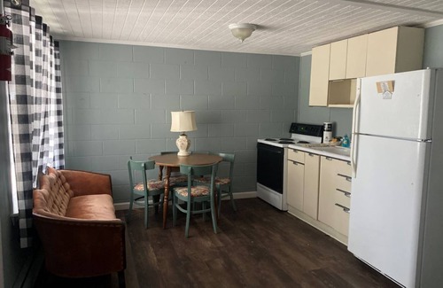 Ashland House | Lakeside Suite with full Kitchen