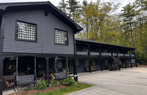 Ashland House | Lakeside Suite with full Kitchen