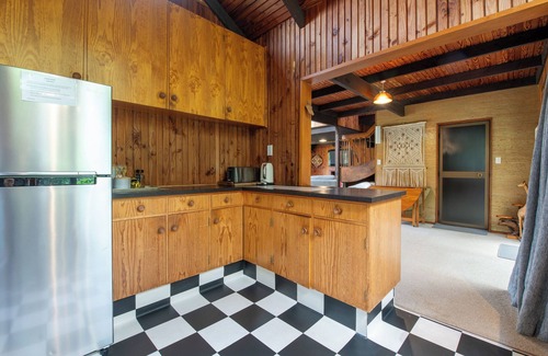 Okere Falls Cottage | Lakeside Villa - Lake Rotoiti Holiday Home