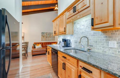 Rathdrum Apartment | Lakeside Winter Walks! Idaho Condo with Resort Perks