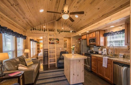 Upward House | Lakeview 2BR Tiny Home near Trails, Pool + Bocce