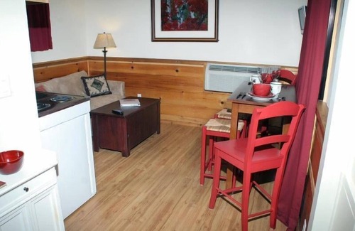 Minocqua Cabin | LakeView 3, LakeFront Suite