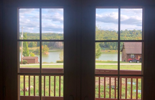 Emlenton Cabin | Lakeview cabin close to bike/hiking trails, the Allegheny River and more.