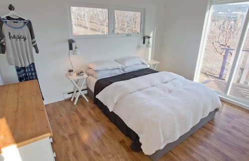 Okanagan-Similkameen Cottage | Lakeview cottage in orchard. Walk to lake & village. Wine, dine, play, relax.