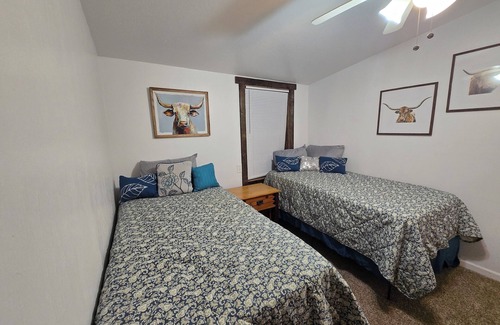 Grady County Other | Lakeview Farmhouse Retreat 2BR, 2BA w/Fishing, Horses, Cows & Stunning Sunsets