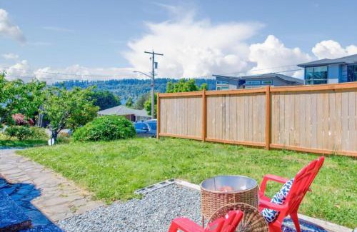 Kennydale House | Lakeview Home in Renton, Walk to Beach, AC, Fenced