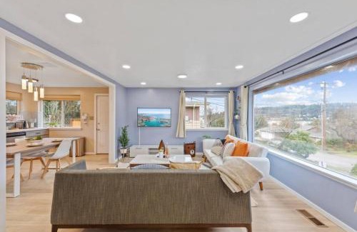 Kennydale House | Lakeview Home in Renton, Walk to Beach, AC, Fenced