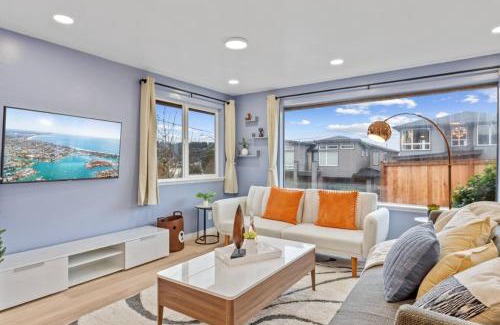 Kennydale House | Lakeview Home in Renton, Walk to Beach, AC, Fenced
