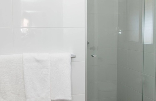 Oak Flats Hotel | Lakeview Hotel Motel