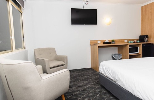 Oak Flats Hotel | Lakeview Hotel Motel