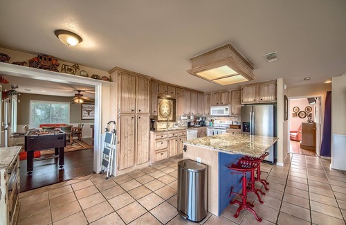 Canyon Lake House | Lakeview Livin' Large House-large house, large garages, large views!