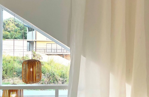 Mataas Na Kahoy House | Lakeview Loft with Sunset Deck