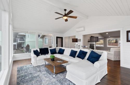 East Hope House | Lakeview Luxury