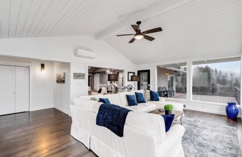 East Hope House | Lakeview Luxury
