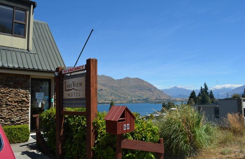 Wanaka Hotel | Lakeview Motel